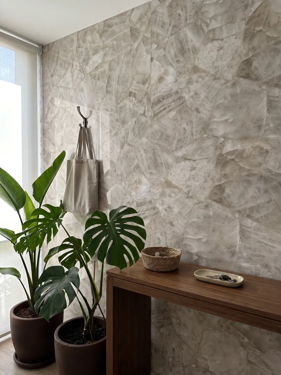 Entry wall clad in White Quartz with a narrow console: crystalline, soft grayish white with barely marked fragments