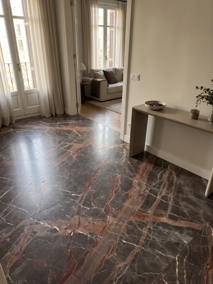 Entryway floor in large brown Ombra di Caravaggio marble slabs with natural light: dark gray-brown crossed by wide terracotta veins and fine white veins