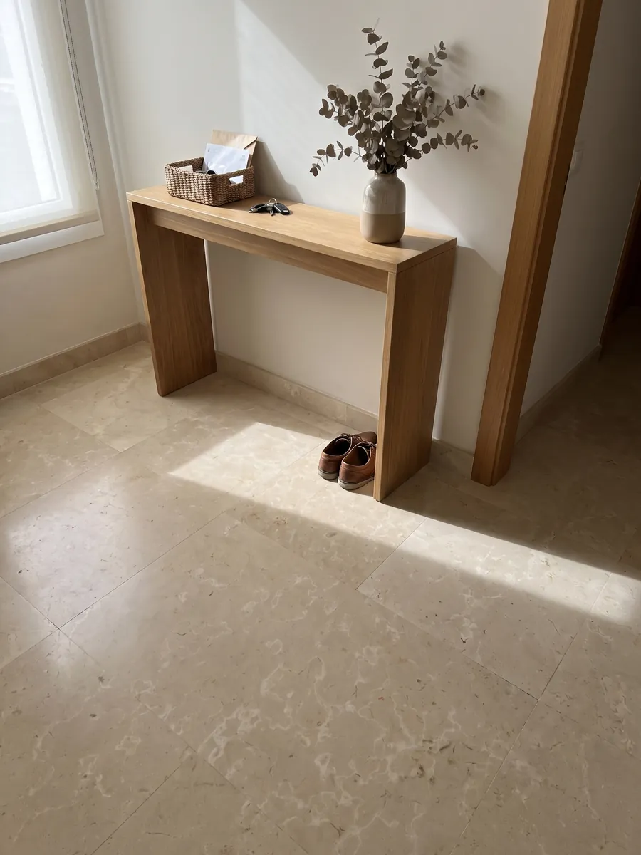 Foyer floor in large Crema Nuova marble slabs with natural light: warm cream with soft, diffused light patches