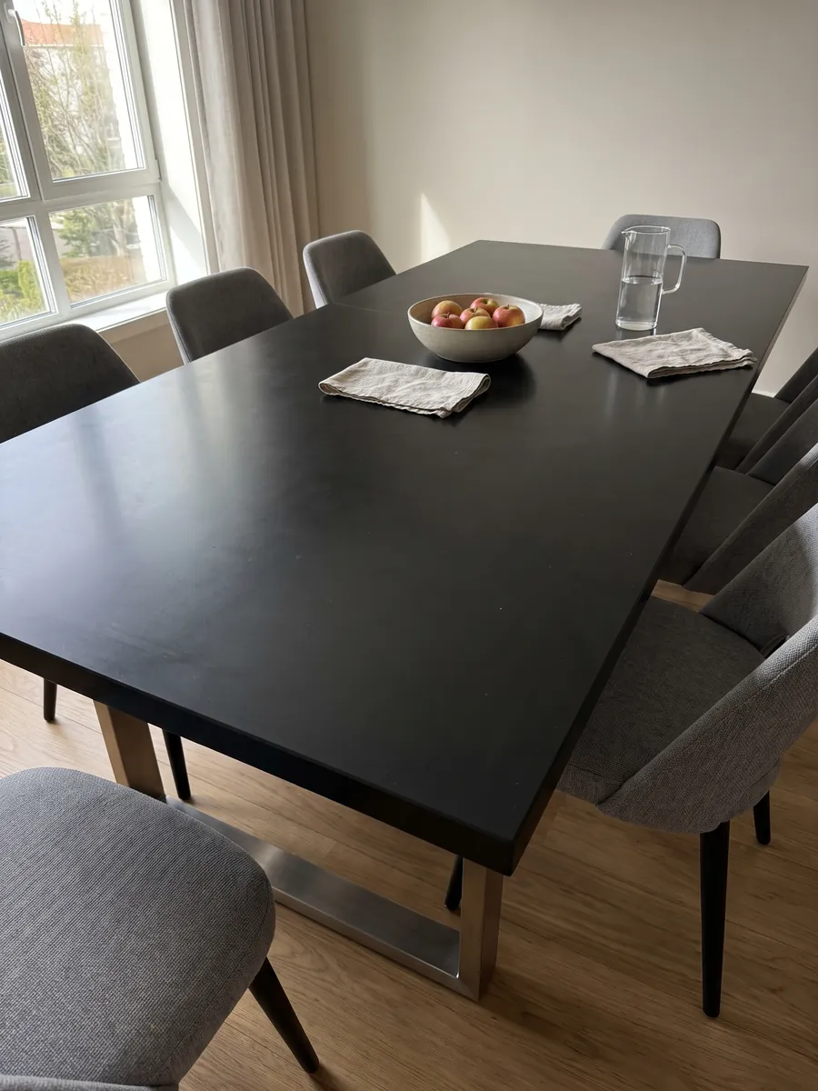 Dining table with a Nero Belgio marble top on a steel base: a completely plain, uniform black with no veins or marks