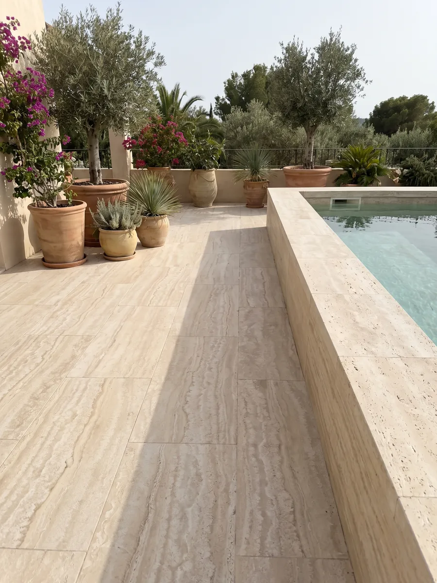 Terrace floor and pool coping in beige Paglierino travertine with planters: cream with wavy horizontal bands in very close tones