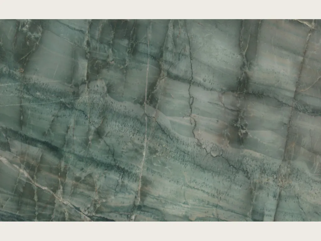 Green Da Vinci quartzite slab: a grayish green background with dark vertical veins and light horizontal bands
