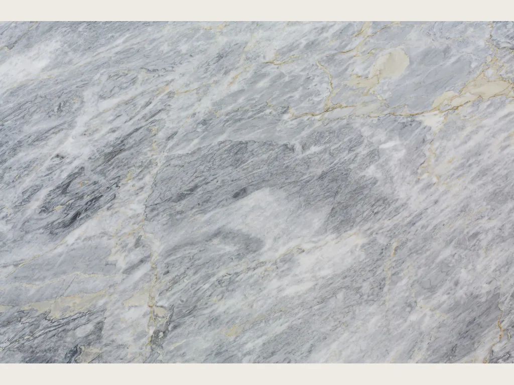 Slab of gray Calacatta Bluette marble: bluish gray background with fine white and gray strokes on the diagonal