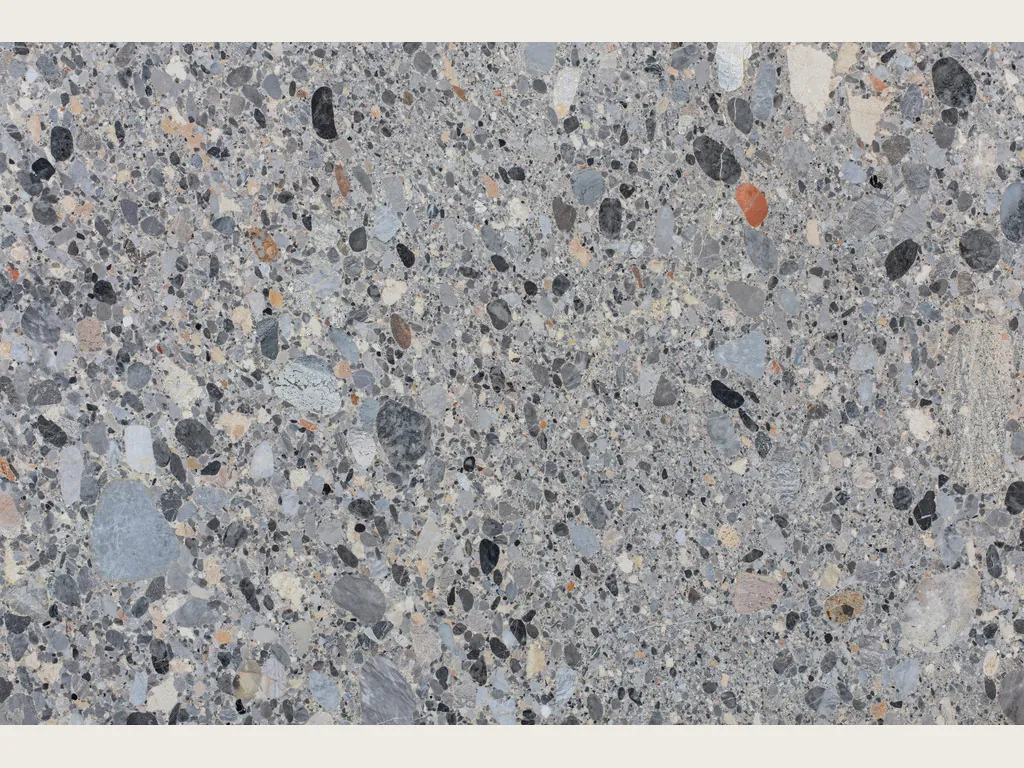 Slab of gray Ceppo marble: gray, beige and black pebbles of various sizes in a gray matrix