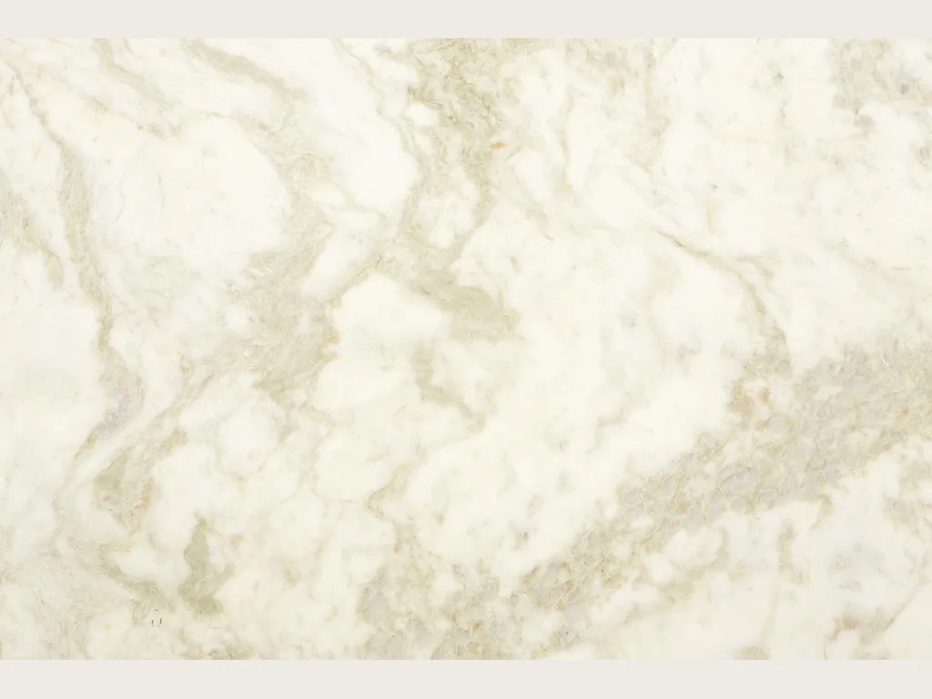 White Jasmine marble slab: a warm white background with diffuse beige and light gray veins