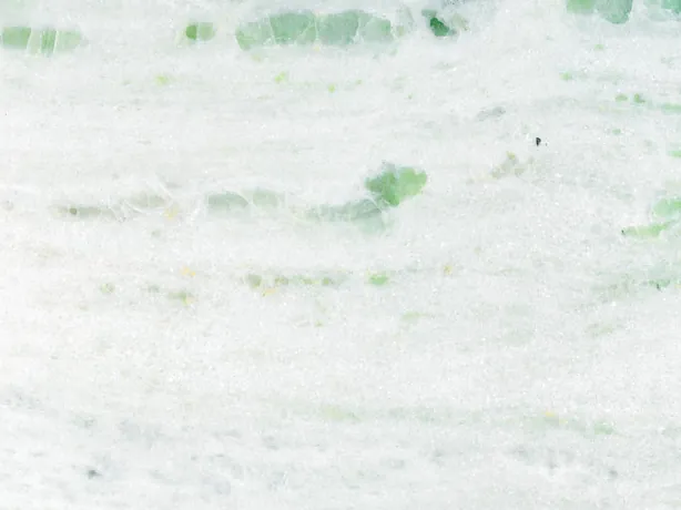 Pinta Verde marble detail: emerald green patches and gray marks on the polished white