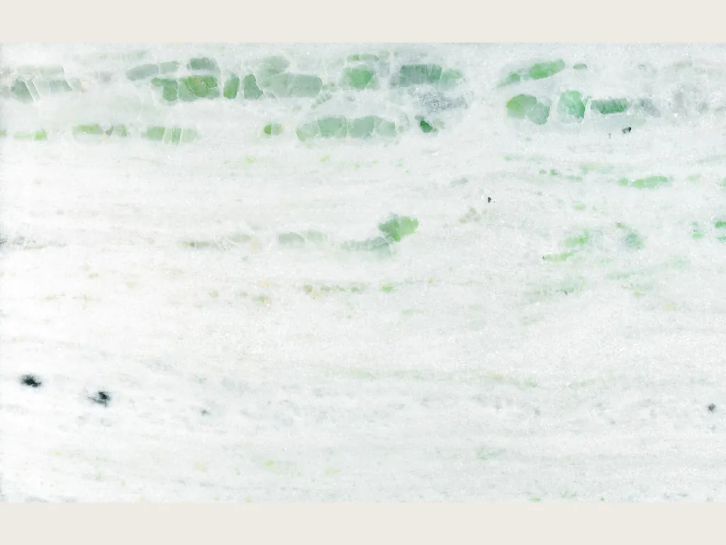 Pinta Verde marble slab: white background with horizontal bands splashed with emerald green patches