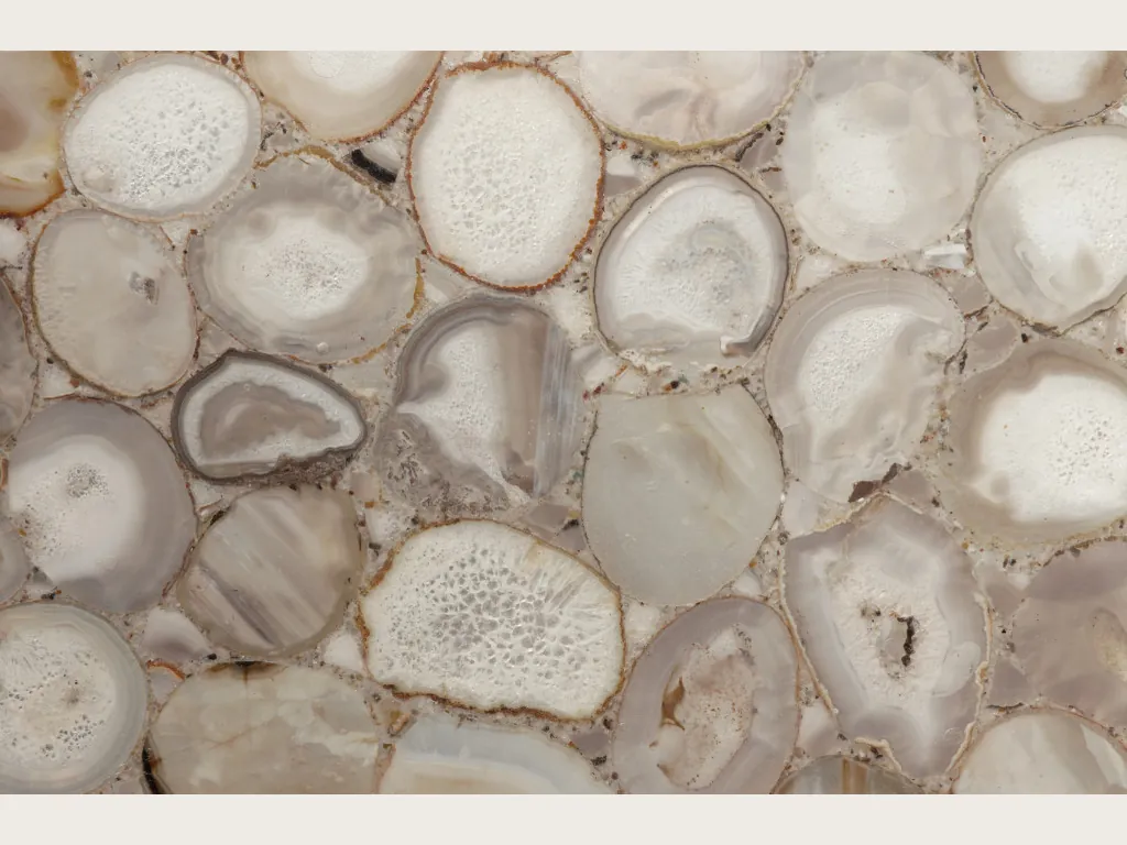 Gray agate slab: a mosaic of gray-beige and white slices with soft rings and white centers