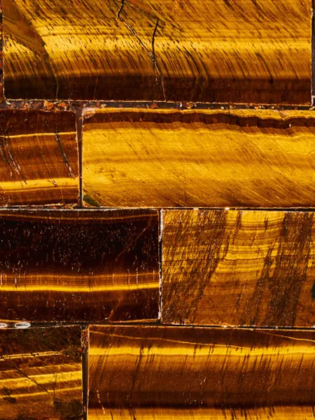 Olho de tigre dourado